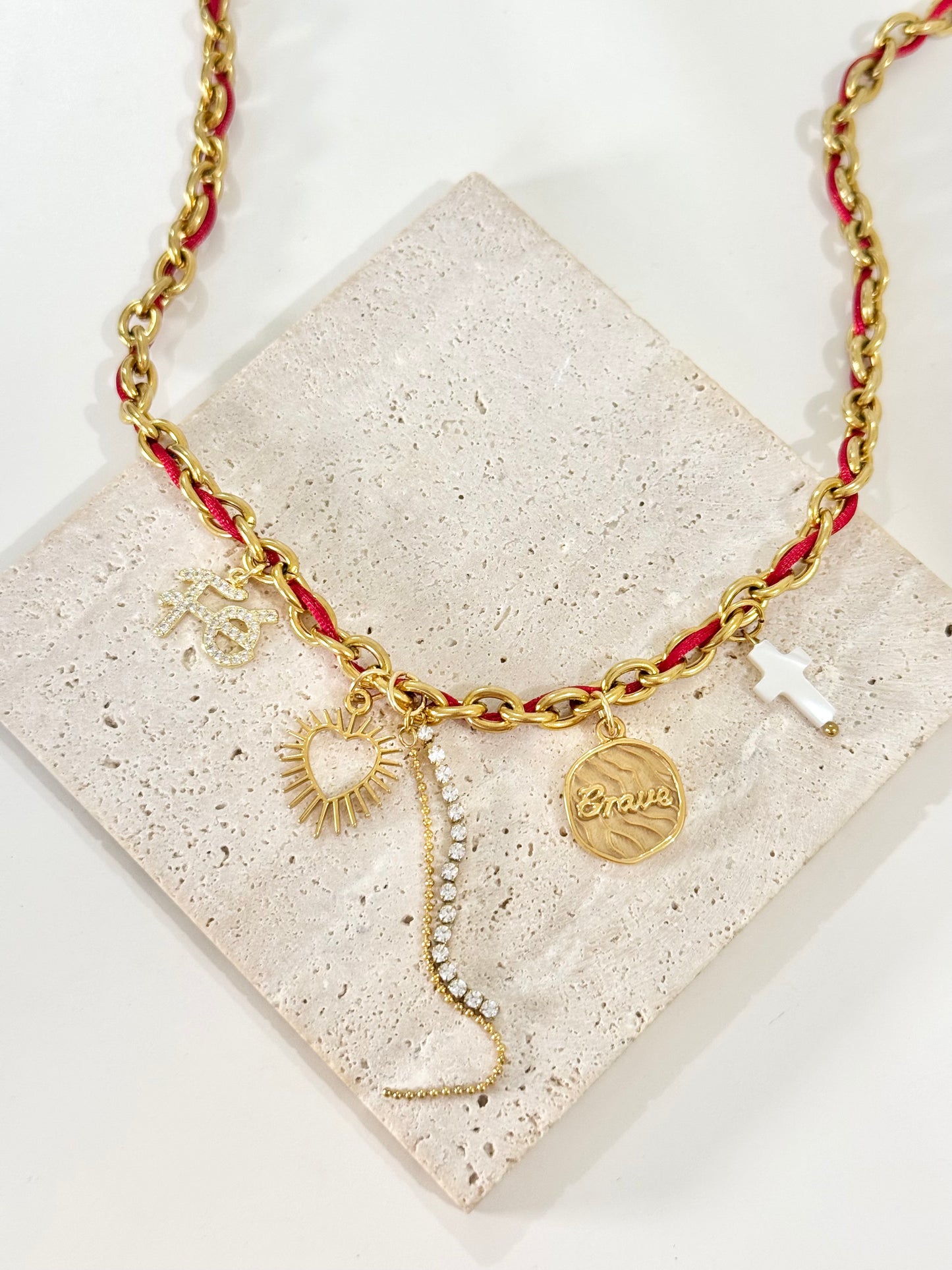 “Guardada por El” Necklace