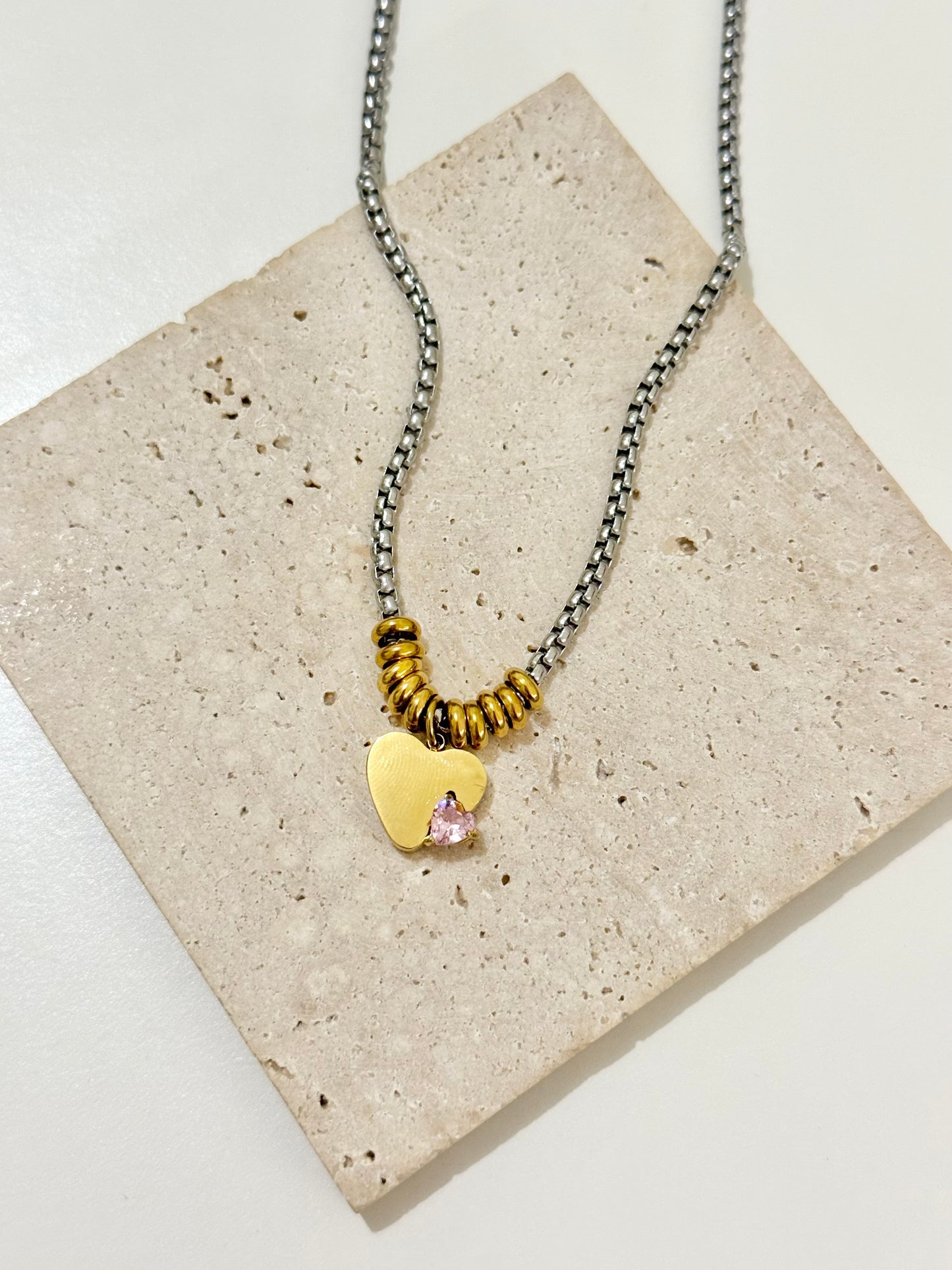Mía Necklace